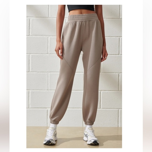 NWT! Abercrombie Fitch YPB Neoknit Jogger Sweatpants XXS Short Beige Tan - Picture 3 of 10